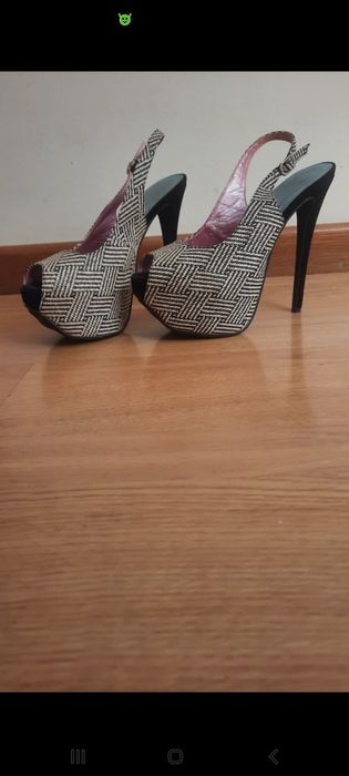 Sapatos salto alto