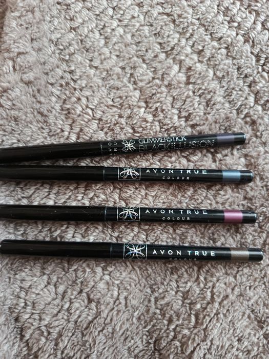 Kredki Avon 4szt zestaw