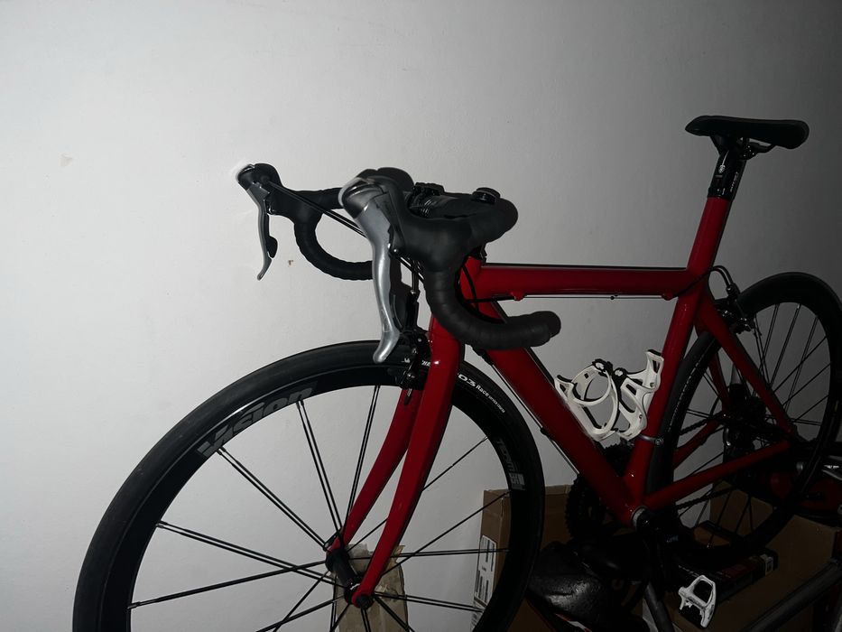 Bicicletas como nova toda em  carbono