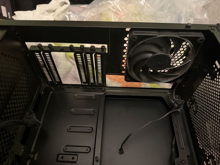 Obudowa komputerowa z zasilaczem be Quiet 600W