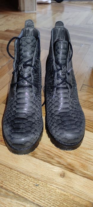 Sznurowane botki