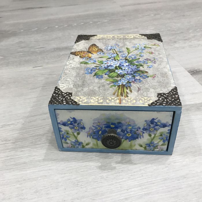 Дерев’яна шкатулка