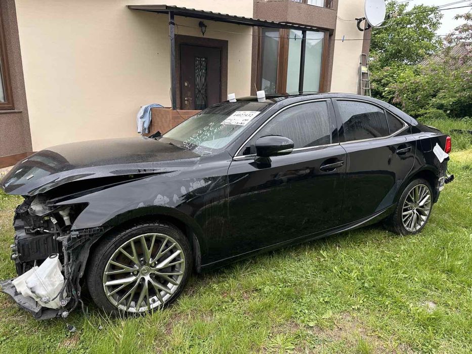 Продам lexus is 200t