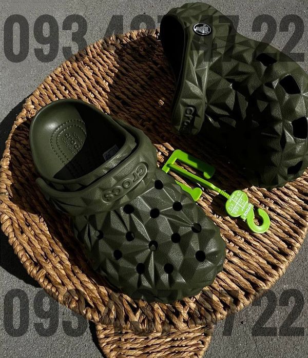 Дитячі Крокси Сабо Crocs Classic Geometric дитячі Сабо Крокси
