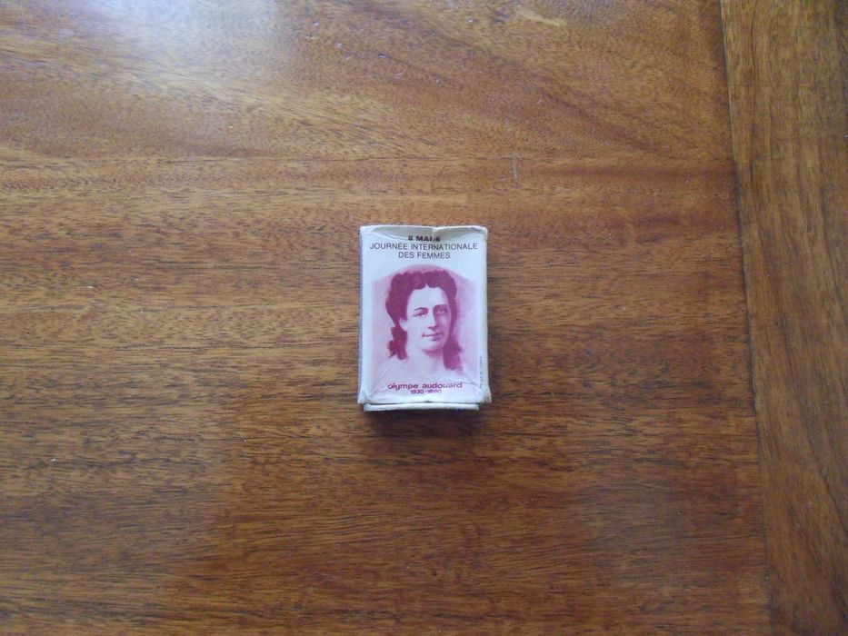 caixa de fósforos antiga