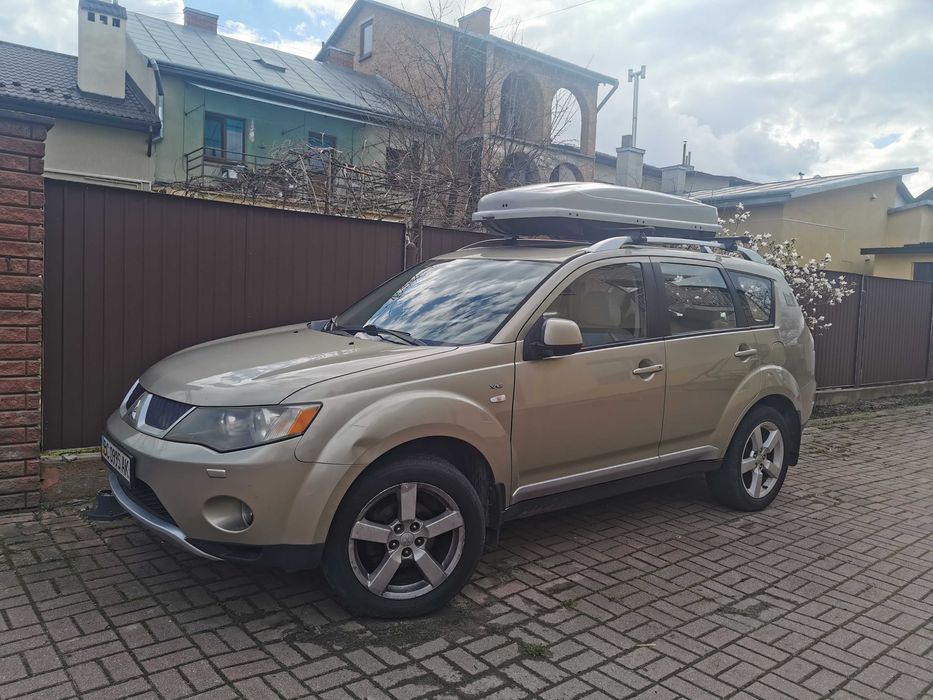 легковий автомобіль Mitsubishi Outlander XL