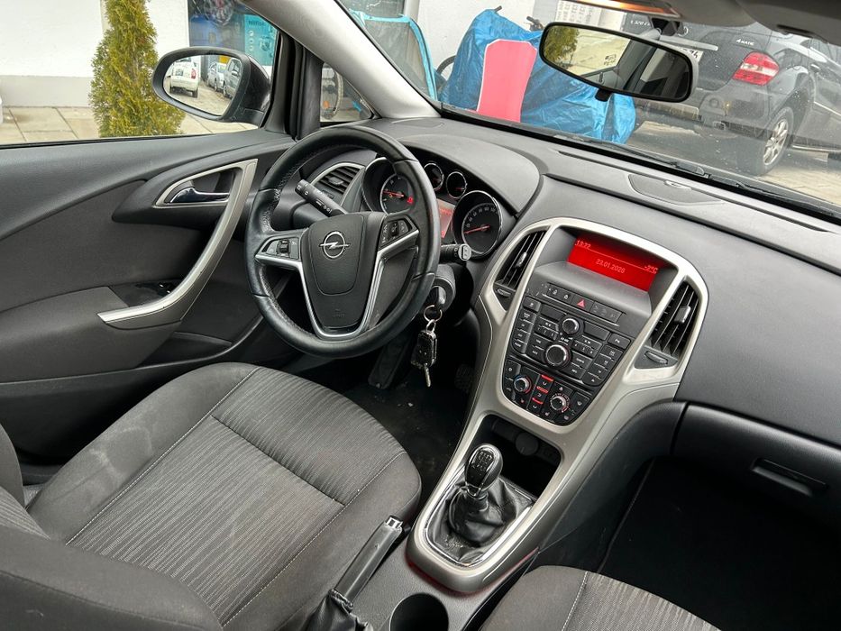 Opel Astra 1.4 B 2011 r