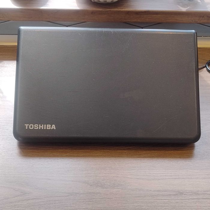 Toshiba C50-A Pentium 2020M / 4gb Ram / 320gb HDD / Windows 10