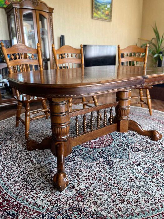 Продається стіл зі стільцями