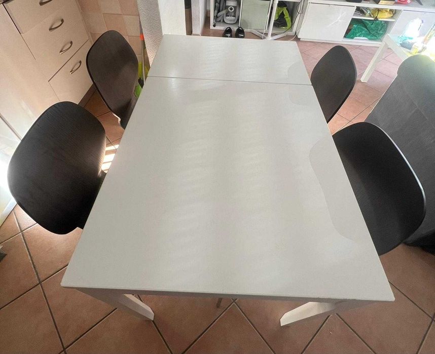 Extendable dining table IKEA + 4 chairs SEFAST