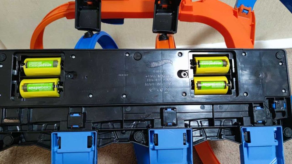 Hot Wheels трек Неймовірний віраж ftb65