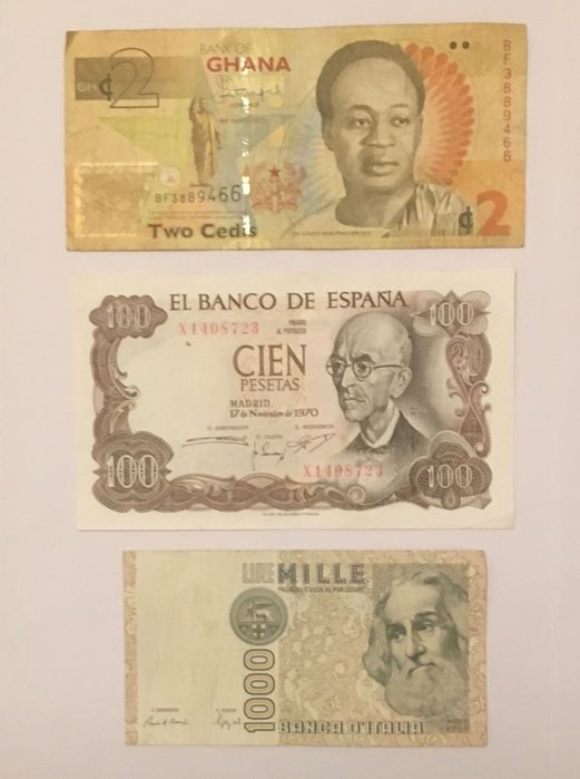 Várias notas estrangeiras antigas