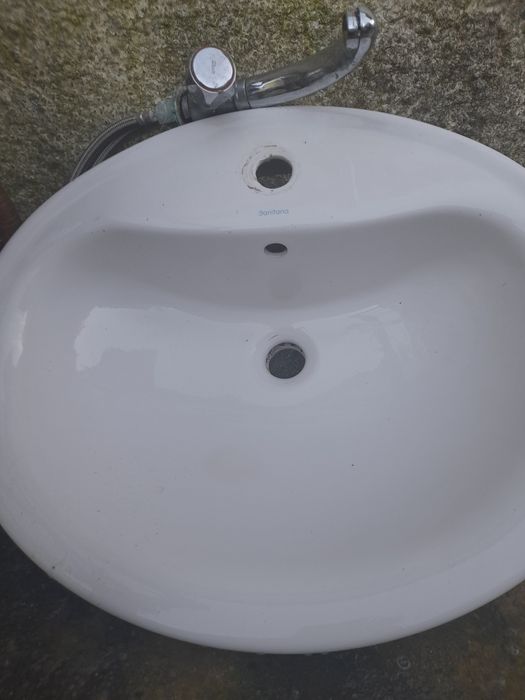Lavatorio de coluna em bom estado e torneira
