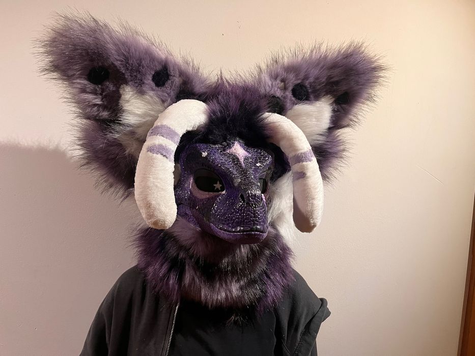 Fioletowa maska Furry