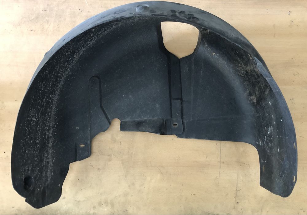 2 Resguardos trás guarda-lamas VW Golf 4 de 1998 a 2004