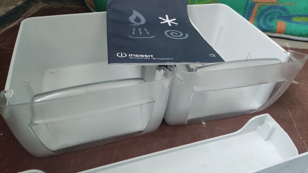 Полки от холодильника Indesit