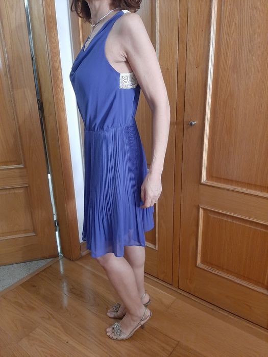Vestido azul com renda nas costas,M