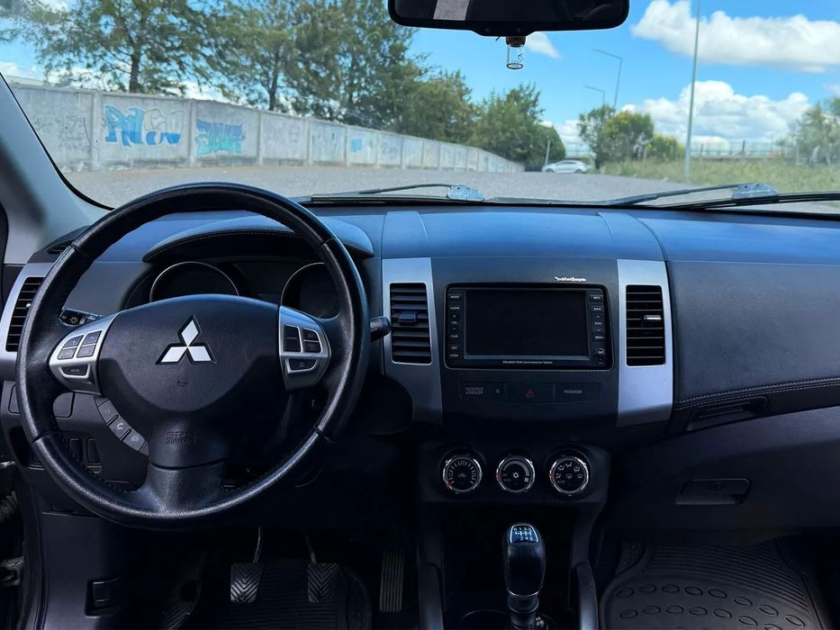 Mitsubishi Outlander 2.2 DI-D Instyle Navi
