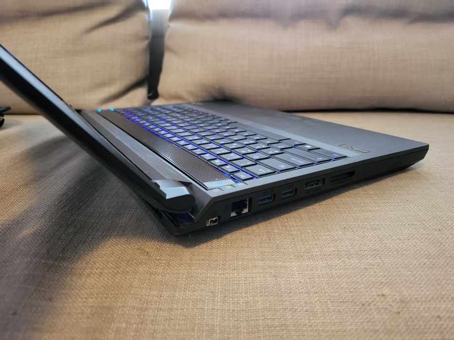 Clevo P150sm i7 4910qm 32GB RAM GTX 780m 4Gb e 512GB SSD + 1TB HDD