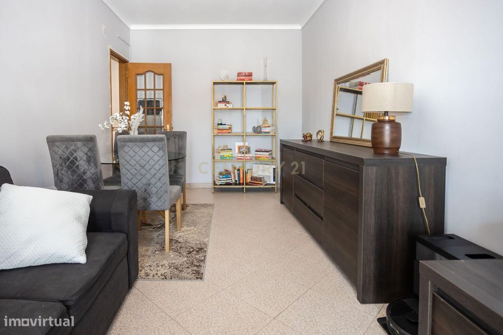 Apartamento T2 com Varanda Cruz de Pau, Amora - Seixal -
