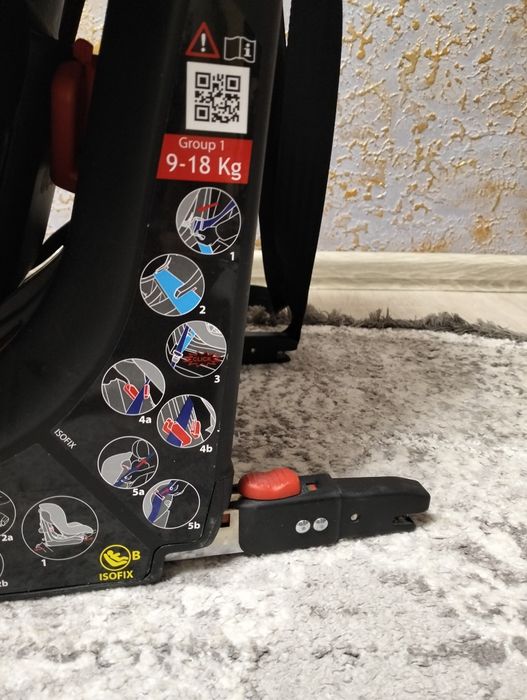 Автокрісло  chicco isofix