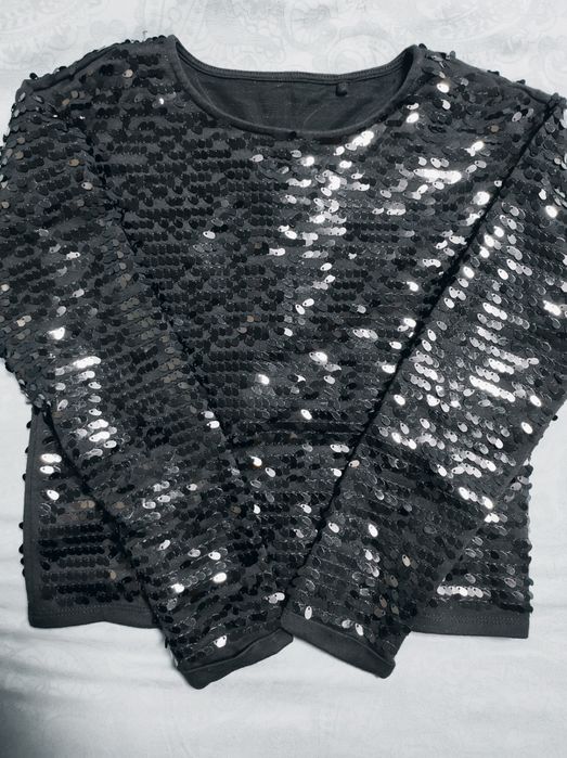 Нарядна кофтинка чорного кольору 250 грн.з паєтками