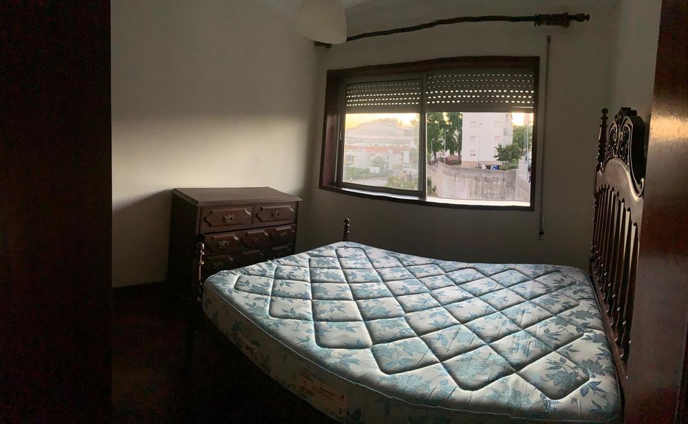 Aluga se apartamento T3 / quartos