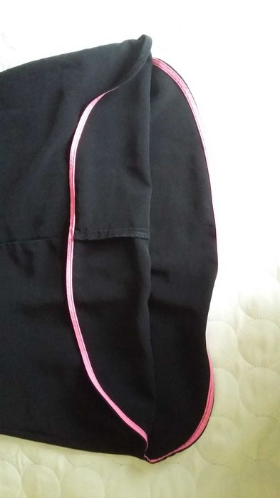 Bluzka czarna z amarantową  lamówką rozmiar XS jak nowa