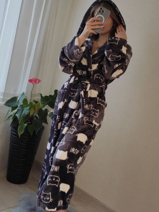 Халат жіночий теплий з капюшоном .