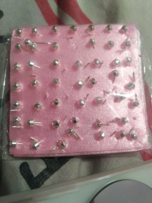 Набір для прибивання ушей.