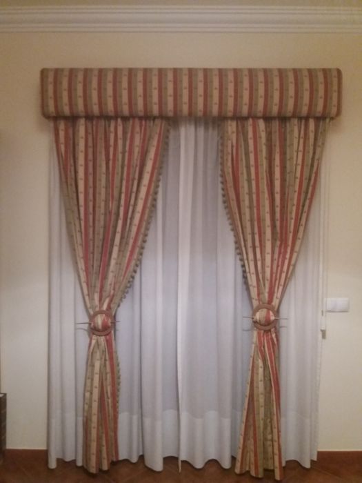 PENDENTES e sanefa forrada do mesmo tecido