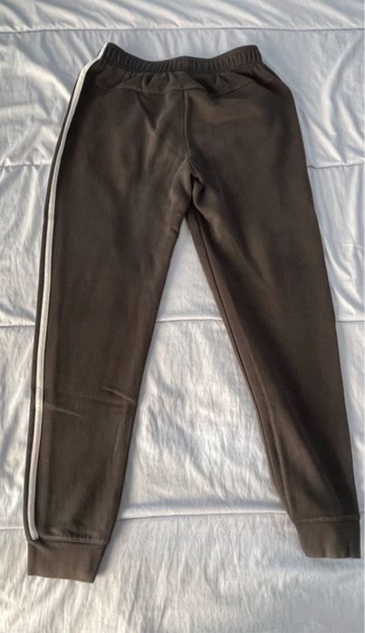 Calcas de fato de treino da adidas.