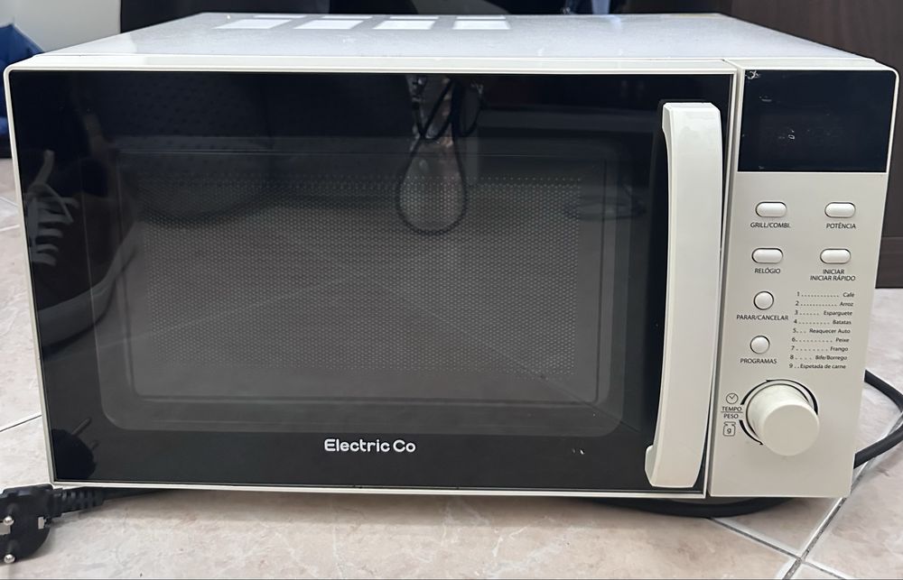 Microondas usado, mas funcional
