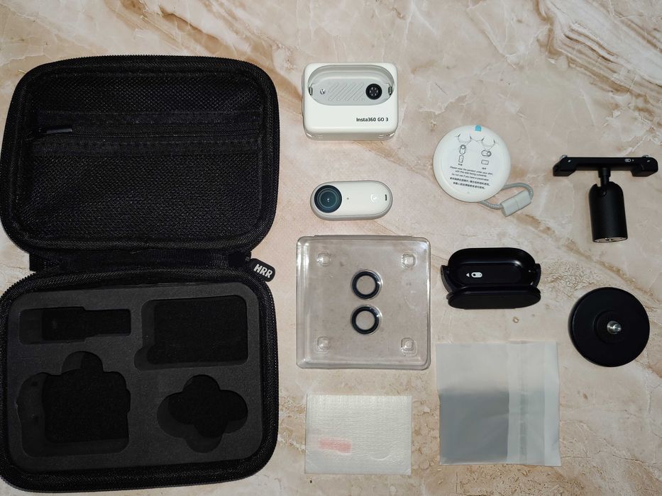 Екшн-камера Insta360 GO 3 128GB + аксесуари, кейс