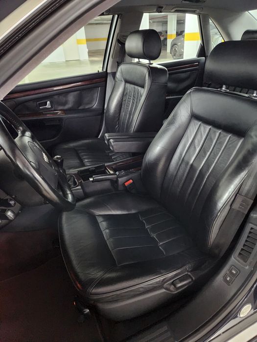 Audi A8 motor 2.8 193cv gasolina só 127.000 km nacional 1 dono livro de revisões na marca impecável Aceito retoma