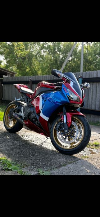 Honda CBR 1000 RR
Fireblade