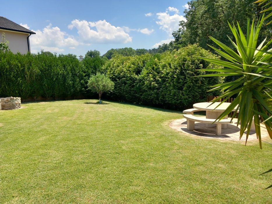 Moradia T3 em pedra, mobilada, com garagem e zona de lazer