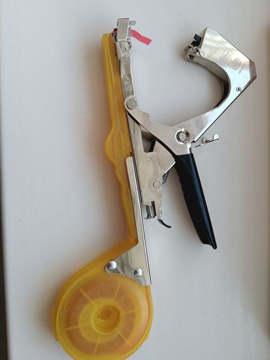 Степлер для підв'язки рослин СИЛА;