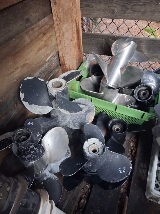 Śruba napedowa śruby suzuki yamaha mercruiser