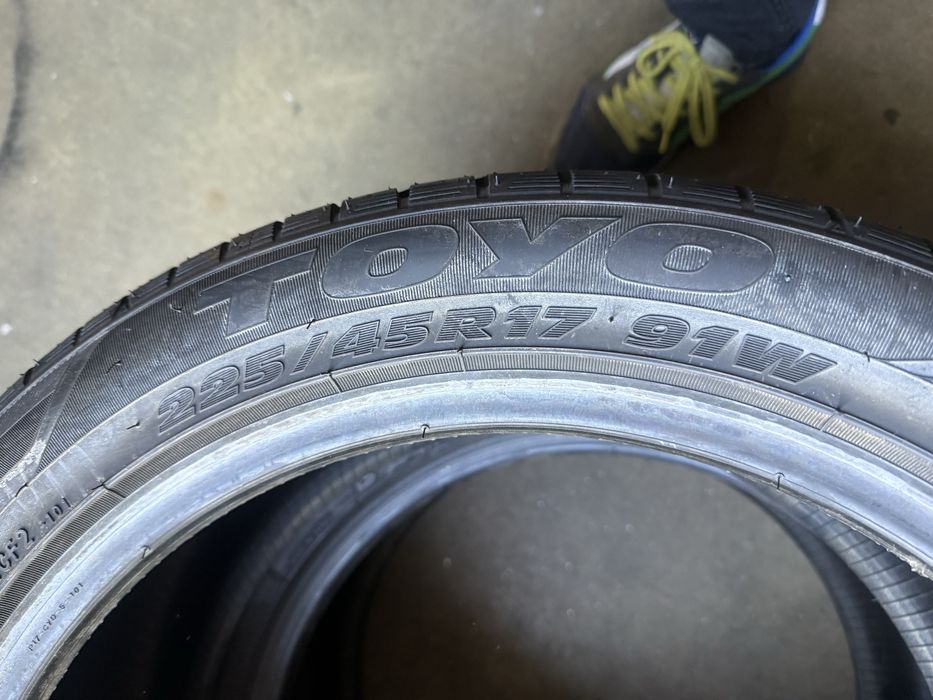 Pneus Novos 225/45/17 Toyo super preco