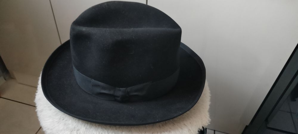 Czarny kapelusz typu Fedora Panfilo