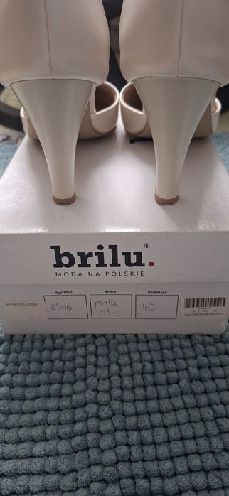 Brilu. Buty ślubne