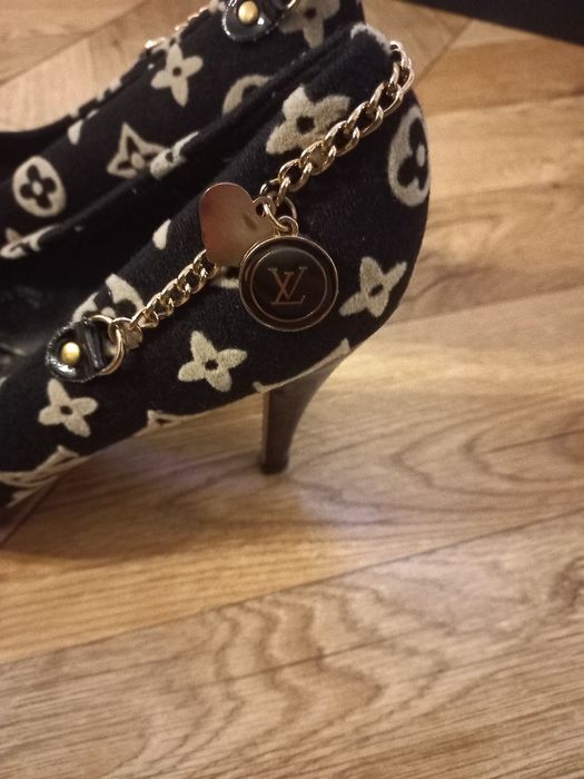 Buty damskie eleganckie półbuty na obcasie 39