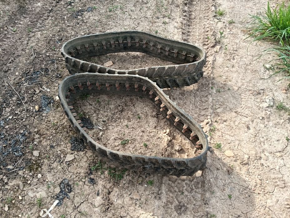 Dois Rastos de mini dumper