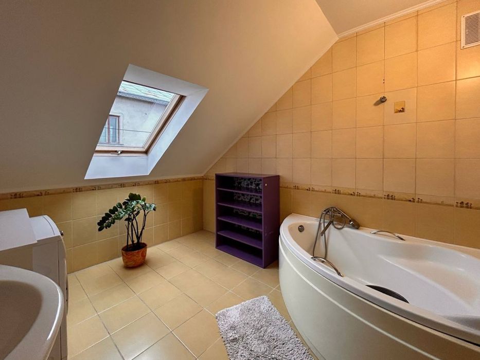 Оренда 4к будинок.10 хвилин до Майдану. Терміново!