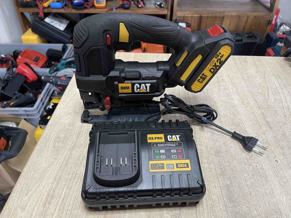 CAT DX51 18V / Акумуляторний безщітковий лобзик (комплект)