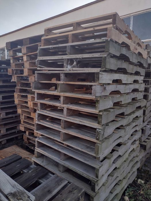 sprzedaję plastikowe i drewniane palety