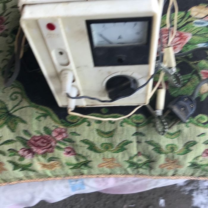 зарядний пристрой
