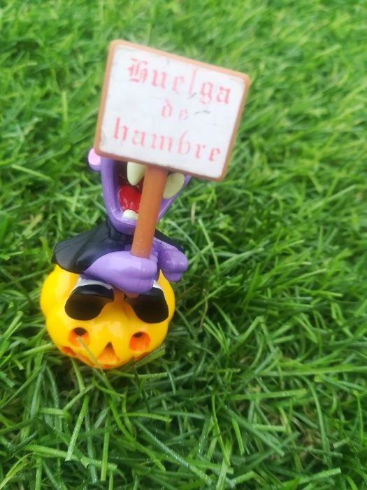 Kinder Promotional Items: Nestlé Bat and Penguin64297518959363124