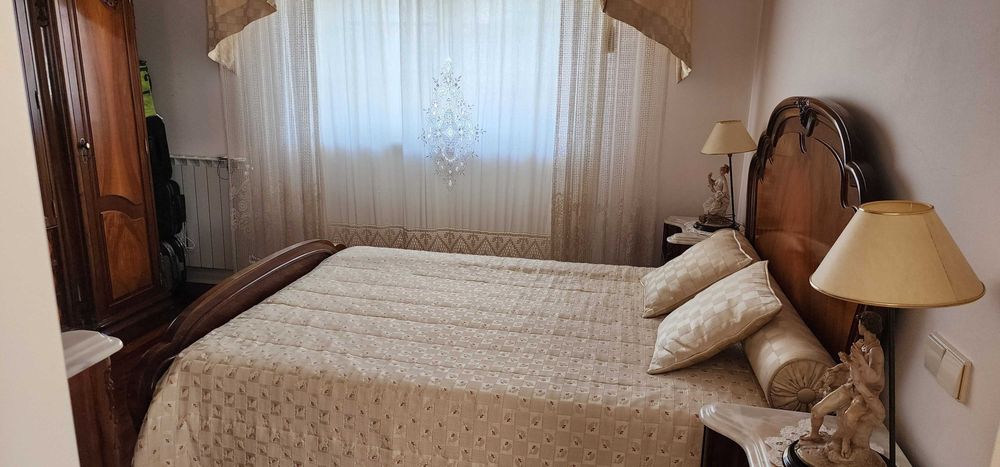 Mobilia de Quarto maciça completa